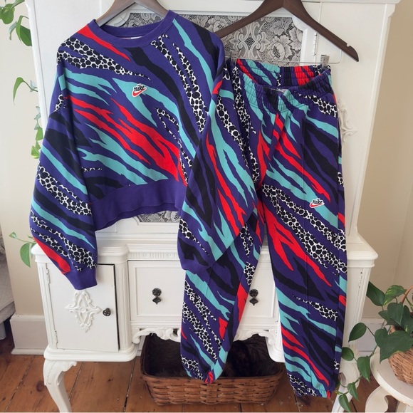 Nike Pants - Nike  Airloom Retro Court Purple Print 
Matching Sweatshirt & Sweatpants Set